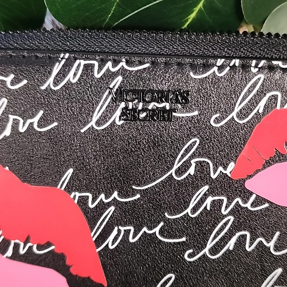 VICTORIA'S SECRET Love Kisses Zip Around Long Wallet Wristlet Lips Vegan Leather - Picture 4 of 13